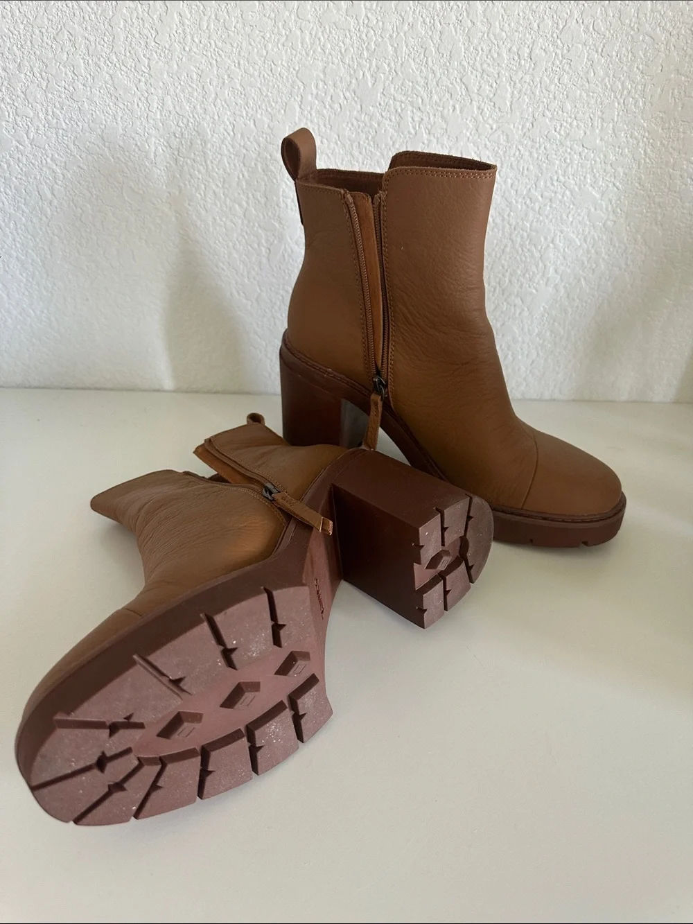 Toms Rya Leather Bootie - Picture 3 of 5